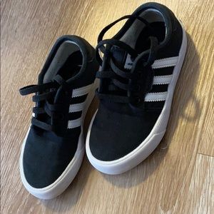 Kids shoes, normal wear. Still in good condition.